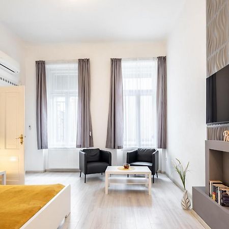 New, High Quality Apartment In The City Center Будапешт Экстерьер фото